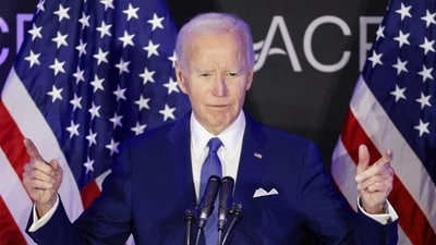 Social media users speculate Joe Biden's Easter family photo may be photoshopped, highlighting lighting inconsistencies and odd positioning. (Photo by tannen MAURY / AFP) (AFP)