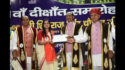 Union minister Shivraj Singh Chouhan (second from right) during the convocation ceremony of ICAR-National Dairy Research Institute in Karnal on Tuesday. (HT Photo)