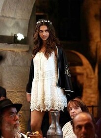 Tamasha (Tara – Artsy, mysterious, Parisian date goddess) (Pinterest) Tamasha (Tara – Artsy, mysterious, Parisian date goddess) (Pinterest)