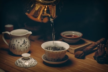 White, green, black and oolong teas all come from the same plant, but their differences are due to harvesting practices and post-harvest leaf-oxidation treatments. (Pexels )