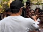 Sidharth Malhotra was mad at the paparazzi for not respecting his and Kiara Advani's personal space. Sidharth Malhotra was mad at the paparazzi for not respecting his and Kiara Advani's personal space.