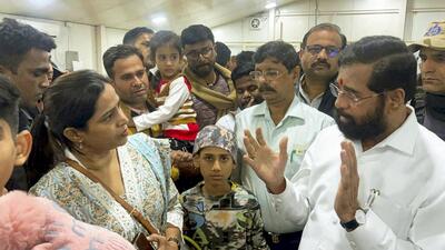 **EDS: THIRD PARTY IMAGE** Srinagar: Maharashtra Deputy Chief Minister Eknath Shinde meets tourists from the state, in Srinagar, Wednesday, April 23, 2025. Shinde on Wednesday flew to Srinagar to expedite the process of bringing back state tourists stranded in Jammu and Kashmir. (PTI Photo)(PTI04_23_2025_000686A) (PTI)