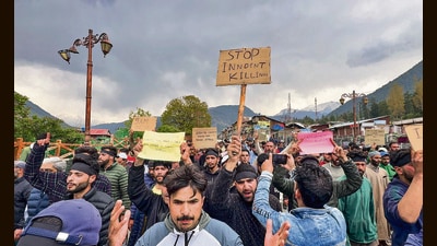 Anantnag: Members of the Pahalgam Taxi Owners Association protest against the Pahalgam terror attack during ‘bandh’, in Anantnag district, Jammu and Kashmir, Wednesday, April 23, 2025. Kashmir valley observed a shutdown against a terror attack for the first time in 35 years on Wednesday as organisations from all walks of life supported the bandh call to protest the killings in Pahalgam tourist resort, officials said. (PTI) Anantnag: Members of the Pahalgam Taxi Owners Association protest against the Pahalgam terror attack during ‘bandh’, in Anantnag district, Jammu and Kashmir, Wednesday, April 23, 2025. Kashmir valley observed a shutdown against a terror attack for the first time in 35 years on Wednesday as organisations from all walks of life supported the bandh call to protest the killings in Pahalgam tourist resort, officials said. (PTI)