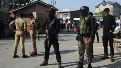J&K police officers and army personnel stand guard in Srinagar following the terror attack in south Kashmir's Pahalgam on Tuesday. (REUTERS) J&K police officers and army personnel stand guard in Srinagar following the terror attack in south Kashmir's Pahalgam on Tuesday. (REUTERS)