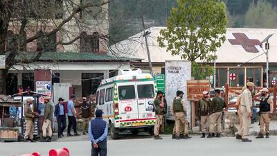 Security personnel stand guard as injured tourists are bought to a hospital following a terror attack in Pahalgam, Kashmir, on Tuesday. (ANI) Security personnel stand guard as injured tourists are bought to a hospital following a terror attack in Pahalgam, Kashmir, on Tuesday. (ANI)