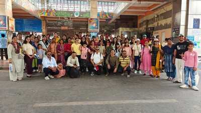 Travel agencies in Pune have halted all upcoming departures to Kashmir and are now focused solely on getting their clients back. (HT) Travel agencies in Pune have halted all upcoming departures to Kashmir and are now focused solely on getting their clients back. (HT)