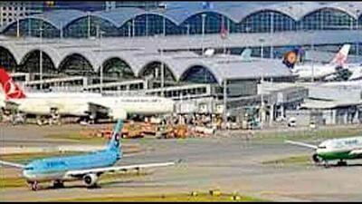 With hundreds of bookings to Srinagar getting cancelled, travel agents are staring at losses worth lakhs. (HT Photo for representation) With hundreds of bookings to Srinagar getting cancelled, travel agents are staring at losses worth lakhs. (HT Photo for representation)