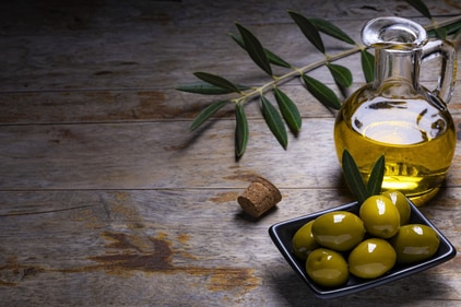 Extra virgin olive oil (EVOO) is a high-quality oil extracted from the first pressing of olives. It's considered one of the healthiest oils due to its rich nutritional profile and potential health benefits. (Freepik) Extra virgin olive oil (EVOO) is a high-quality oil extracted from the first pressing of olives. It's considered one of the healthiest oils due to its rich nutritional profile and potential health benefits. (Freepik)