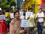 Parents protest outside the FIITJEE Sector 62 campus in Noida on April 13, 2025. (Sunil Ghosh/ HT) 