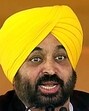 Punjab chief minister Bhagwant Mann and cabinet ministers Gurmeet Singh Khudian and Harbhajan Singh ETO were present at the forum where road contractors were invited to air their grievances. (ANI) Punjab chief minister Bhagwant Mann and cabinet ministers Gurmeet Singh Khudian and Harbhajan Singh ETO were present at the forum where road contractors were invited to air their grievances. (ANI)