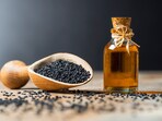 Black cumin oil has anti-inflammatory properties. Black cumin oil has anti-inflammatory properties.