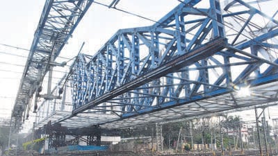 Mumbai, India – 27, Jan 2025: Second girder of the under-construction new Carnac Bridge between Masjid Bunder to CSMT, in Mumbai, India, on Monday, Jan 27, 2025. (Photo by Bhushan Koyande/HT Photo) Mumbai, India – 27, Jan 2025: Second girder of the under-construction new Carnac Bridge between Masjid Bunder to CSMT, in Mumbai, India, on Monday, Jan 27, 2025. (Photo by Bhushan Koyande/HT Photo)