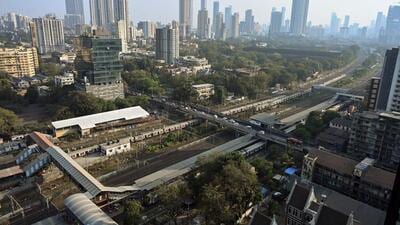 Mumbai, India. Jan 30, 2025: The Mumbai Metropolitan Region Development Authority (MMRDA) will close the Prabhadevi Railway Over Bridge for motorists in February to construct the Worli-Sewree MTHL connector and redevelop the bridge. Mumbai, India. Jan 30, 2025. (Photo by Raju Shinde/HT Photo) (Hindustan Times) Mumbai, India. Jan 30, 2025: The Mumbai Metropolitan Region Development Authority (MMRDA) will close the Prabhadevi Railway Over Bridge for motorists in February to construct the Worli-Sewree MTHL connector and redevelop the bridge. Mumbai, India. Jan 30, 2025. (Photo by Raju Shinde/HT Photo) (Hindustan Times)