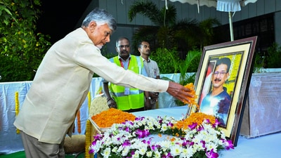 Andhra Pradesh Chief Minister N Chandrababu Naidu pays tribute to JS Chandramouli Garu, who was killed in the Pahalgam terror attack, in Visakhapatnam. (@ncbn) Andhra Pradesh Chief Minister N Chandrababu Naidu pays tribute to JS Chandramouli Garu, who was killed in the Pahalgam terror attack, in Visakhapatnam. (@ncbn)