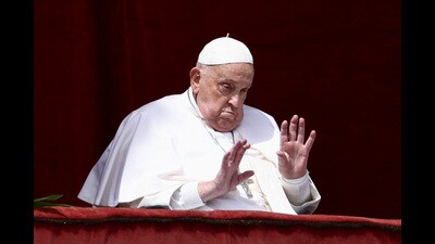 Pope Francis gestures from a balcony as the "Urbi et Orbi" (to the city and to the world) message is delivered, at St. Peter's Square, on Easter Sunday, in the Vatican, April 20, 2025. (Yara Nardi/REUTERS) Pope Francis gestures from a balcony as the "Urbi et Orbi" (to the city and to the world) message is delivered, at St. Peter's Square, on Easter Sunday, in the Vatican, April 20, 2025. (Yara Nardi/REUTERS)