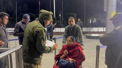 Two special flights have been arranged to bring back stranded tourists from Kashmir. (Eknath Shinde | Official CX account) Two special flights have been arranged to bring back stranded tourists from Kashmir. (Eknath Shinde | Official CX account)