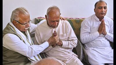 Union Minister Manohar Lal meets family members of Indian Navy officer Vinay Narwal, who was killed in the Pahalgam terror attack, in Karnal on Thursday. (Sourced) Union Minister Manohar Lal meets family members of Indian Navy officer Vinay Narwal, who was killed in the Pahalgam terror attack, in Karnal on Thursday. (Sourced)