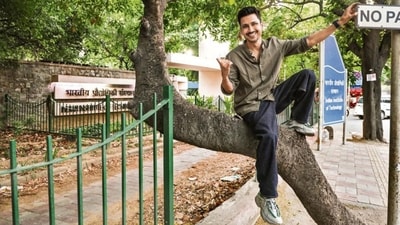 Actor Amol Parashar made it a point to stop outside the IIT Delhi campus, during his recent trip to the city. (Photo: Raajessh Kashyap/HT) Actor Amol Parashar made it a point to stop outside the IIT Delhi campus, during his recent trip to the city. (Photo: Raajessh Kashyap/HT)