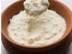 Is Greek yoghurt (right) better than dahi for your health? Here's what a dietician said. (Freepik) Is Greek yoghurt (right) better than dahi for your health? Here's what a dietician said. (Freepik)