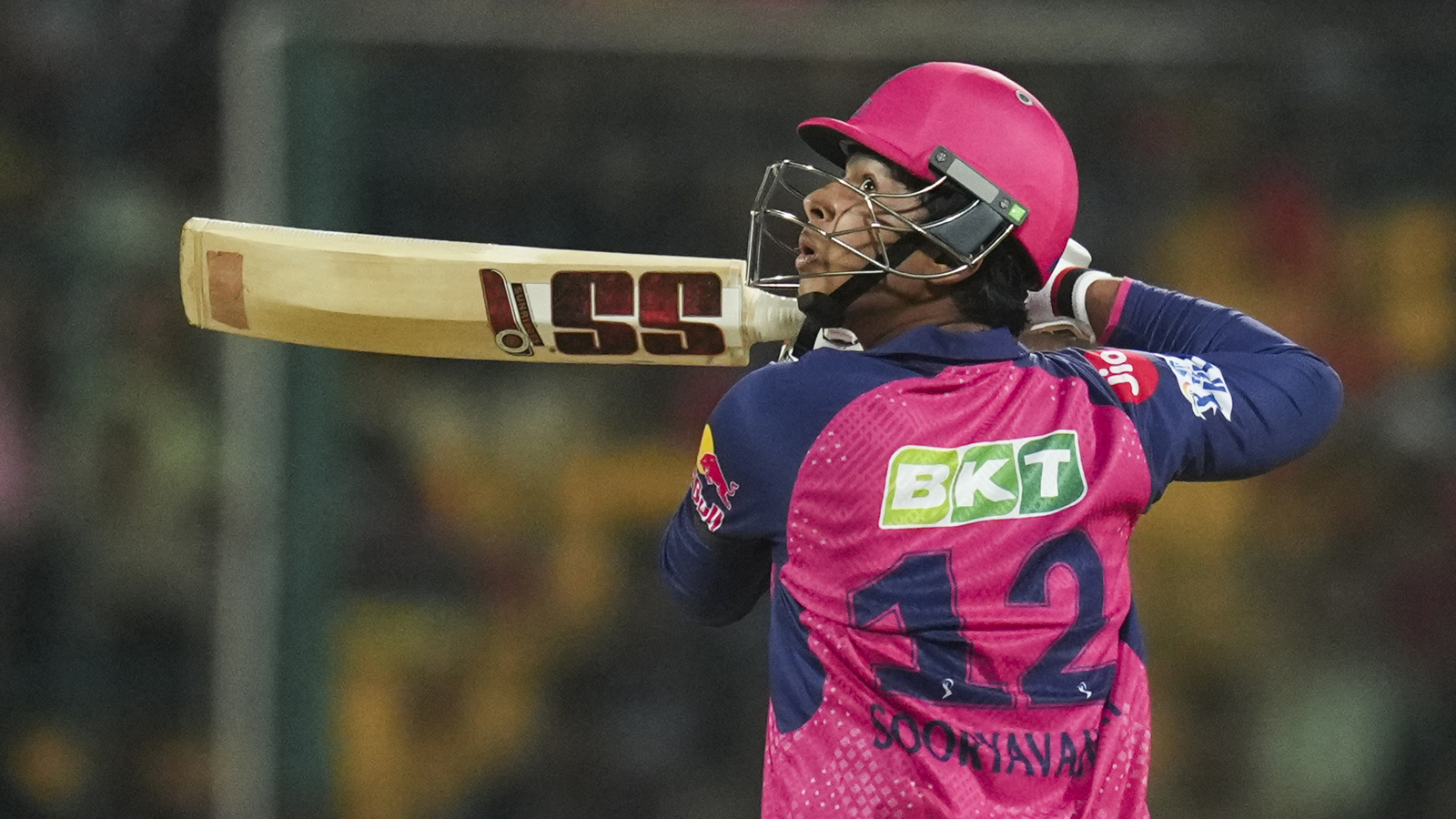 'Chota Bacha Jan Ke, Na Koi Aankh Dikha Na Rey…': Suresh Raina 'Asla Korkmuş' Heykanı Vaibhav Suryavanshi
