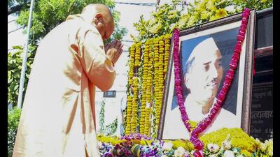 Chief minister Yogi Adityanath pays tribute to former CM Hemvati Nandan Bahuguna on his birth anniversary. ((@CMOfficeUP via PTI Photo)) Chief minister Yogi Adityanath pays tribute to former CM Hemvati Nandan Bahuguna on his birth anniversary. ((@CMOfficeUP via PTI Photo))