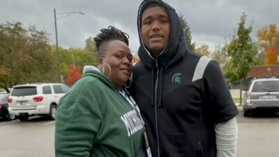 Derrick Harmon's mother passed away on Thursday (X) Derrick Harmon's mother passed away on Thursday (X)