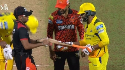 IPL 2025, CSK vs SRH: Ravindra Jadeja becomes the latest cricketer to fail the bat gauge test. (Screengrab - JioHotstar) IPL 2025, CSK vs SRH: Ravindra Jadeja becomes the latest cricketer to fail the bat gauge test. (Screengrab - JioHotstar)