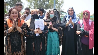 Indian women with Pak spouses were stopped at Attari-Wagah border check post on Friday. (Sameer Sehgal/HT) Indian women with Pak spouses were stopped at Attari-Wagah border check post on Friday. (Sameer Sehgal/HT)