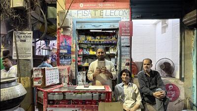 Stall owner Asif Mobile Wale. (HT Photo) Stall owner Asif Mobile Wale. (HT Photo)