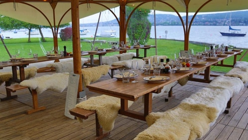 The laid-back atmosphere, together with the soft lapping water sounds and a cool breeze, adds ambiance to a laid-back meal that leaves you feeling both rejuvenated and connected to the appeal of the beautiful lake. The laid-back atmosphere, together with the soft lapping water sounds and a cool breeze, adds ambiance to a laid-back meal that leaves you feeling both rejuvenated and connected to the appeal of the beautiful lake.