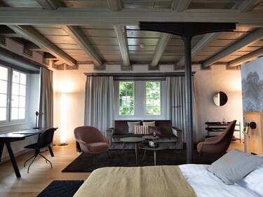 Sonne Seehotel in Küsnacht provides lakeside tranquillity, complete with artistic sculptures and sunbathing lawns.