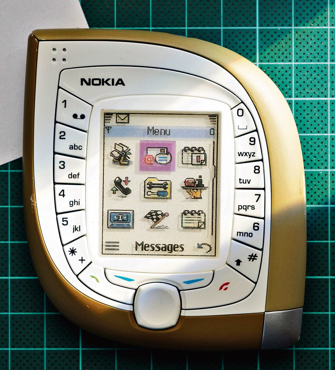 The 7600, shaped like a mango. (Nokia Design Archive / Aalto University Archives / Aleksi Poutanen) The 7600, shaped like a mango. (Nokia Design Archive / Aalto University Archives / Aleksi Poutanen)