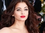 Aishwarya Rai was originally cast in Chalte Chalte opposite Shah Rukh Khan. Aishwarya Rai was originally cast in Chalte Chalte opposite Shah Rukh Khan.