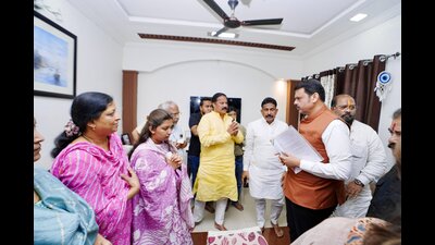 CM Devendra Fadnavis visited the home of the deceased in the Pahalgam terrorist attack. (HT) CM Devendra Fadnavis visited the home of the deceased in the Pahalgam terrorist attack. (HT)