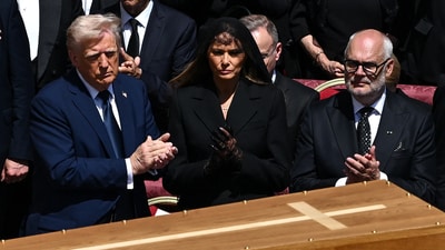 U.S President Donald Trump and first lady Melania Trump attend the funeral Mass of Pope Francis in St. Peter's Square at the Vatican, April 26, 2025. REUTERS/Dylan Martinez (REUTERS)