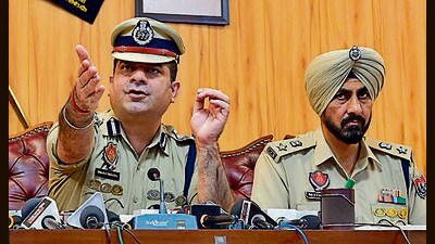 PolicecCommissioner Swapan Sharma addressing the mediapersons at police lines in Ludhiana on Saturday. (Gurpreet Singh/HT)