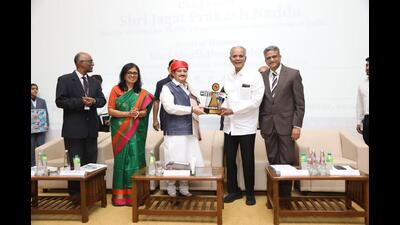 Prof Dr SB Mujumdar, founder and president, Symbiosis and Chancellor, Symbiosis International University (SIU) presided over the function. (HT)