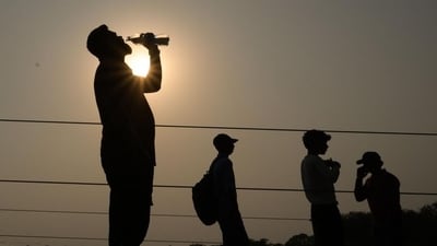 Delhi's maximum temperature on Saturday hit a searing 42.1 degrees celsius while the minimum temperature settled at 20.7 degrees celsius. (HT_PRINT) Delhi's maximum temperature on Saturday hit a searing 42.1 degrees celsius while the minimum temperature settled at 20.7 degrees celsius. (HT_PRINT)