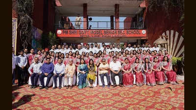 The dress code — saree or salwar kameez for female teachers and formal shirt and trousers for male teachers — was officially unveiled at Government Model Senior Secondary School, Sector 14, Dhanas, Chandigarh, in the presence of UT administrator Gulab Chand Kataria (centre). (HT Photo) The dress code — saree or salwar kameez for female teachers and formal shirt and trousers for male teachers — was officially unveiled at Government Model Senior Secondary School, Sector 14, Dhanas, Chandigarh, in the presence of UT administrator Gulab Chand Kataria (centre). (HT Photo)