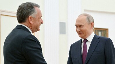 Russian President Vladimir Putin welcomes U.S. President Donald Trump's envoy Steve Witkoff during a meeting in Moscow, Russia, April 25, 2025. (REUTERS)