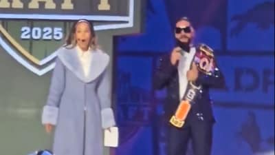 At the 2025 NFL Draft, WWE's Seth Rollins was booed by the crowd due to his support for the Chicago Bears. (X)
