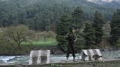 A paramilitary serviceman keeps watch in Pahalgam on April 23, 2025. (AFP) A paramilitary serviceman keeps watch in Pahalgam on April 23, 2025. (AFP)