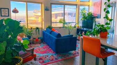 Jonny Carmack's vibrant 'fruit room' embodies a design trend embracing colorful produce motifs in home decor. (Unsplash) Jonny Carmack's vibrant 'fruit room' embodies a design trend embracing colorful produce motifs in home decor. (Unsplash)