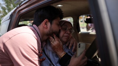 A relative of Shahnaz, who is a Pakistani citizen kisses her as she prepares to leave India at the Attari-Wagah border crossing. (REUTERS) A relative of Shahnaz, who is a Pakistani citizen kisses her as she prepares to leave India at the Attari-Wagah border crossing. (REUTERS)