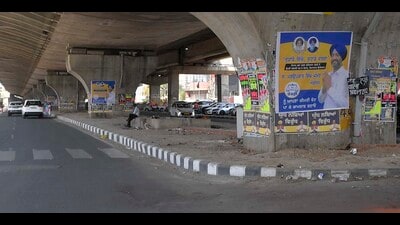 Locals complain that these hoardings not only deface the city but have also covered critical sign boards, leading to confusion among commuters. (Manish/HT) Locals complain that these hoardings not only deface the city but have also covered critical sign boards, leading to confusion among commuters. (Manish/HT)