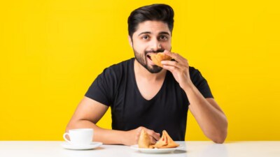 Should you eat a samosa (or two) to celebrate weight loss? According to a fitness coach: probably not. (Representative picture: Freepik) Should you eat a samosa (or two) to celebrate weight loss? According to a fitness coach: probably not. (Representative picture: Freepik)