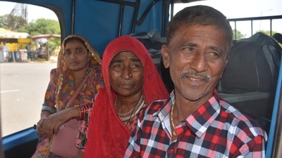 Pakistani citizens emotional as they are escorted out of India at the Wagah border in Amritsar, April 27, 2025. Around 272 Pakistani nationals have left India in the past two days. (Sameer Sehgal/HT)