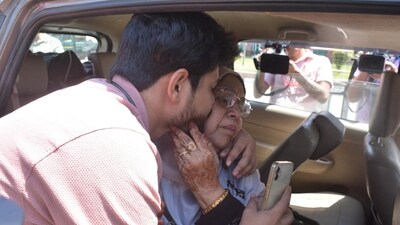 Emotional scenes unfold at the Attari-Wagah crossing during the deportation drive post-Pahalgam attack. (Sameer Sehgal/HT)
