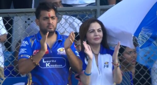 Akash and Nita Ambani applaud Jasprit Bumrah after breaking Malinga's record (IPLT20.com) Akash and Nita Ambani applaud Jasprit Bumrah after breaking Malinga's record (IPLT20.com)