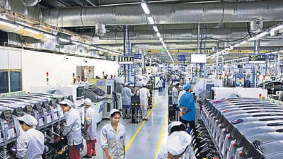 Employees at the mobile phone plant of Rising Stars Mobile India, a unit of Foxconn Technology, in Sriperumbudur, Tamil Nadu. Foxconn currently produces more than 60% of all iPhones being put together in India. (Bloomberg File) Employees at the mobile phone plant of Rising Stars Mobile India, a unit of Foxconn Technology, in Sriperumbudur, Tamil Nadu. Foxconn currently produces more than 60% of all iPhones being put together in India. (Bloomberg File)